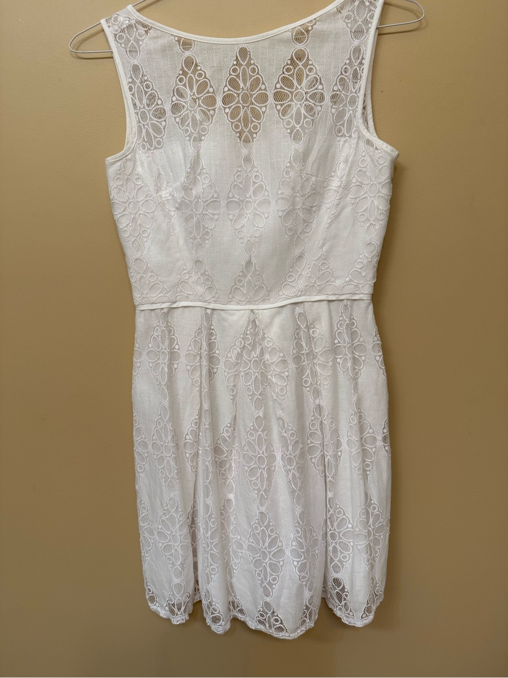 Maggy London White Lace Sleeveless Mini Dress